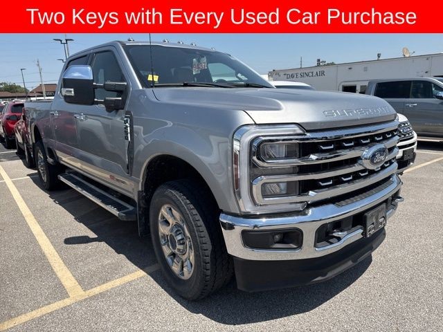 Ford Super Duty F-250 SRW Vehicle Full-screen Gallery Image 10