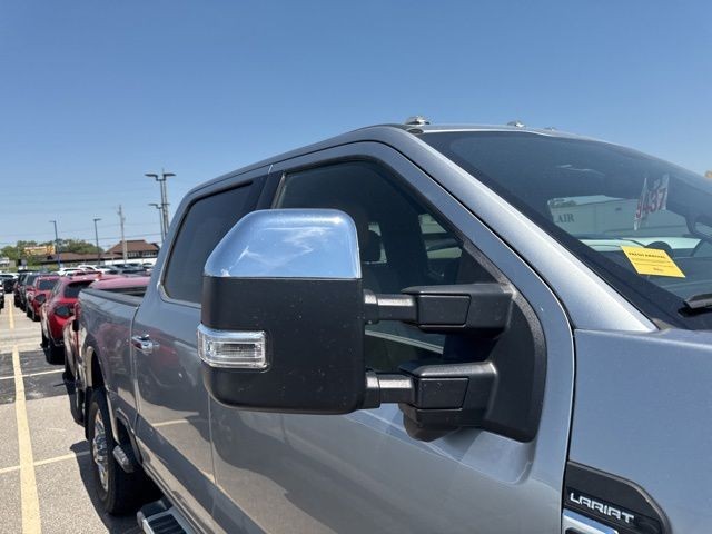Ford Super Duty F-250 SRW Vehicle Full-screen Gallery Image 11