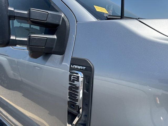 Ford Super Duty F-250 SRW Vehicle Full-screen Gallery Image 13