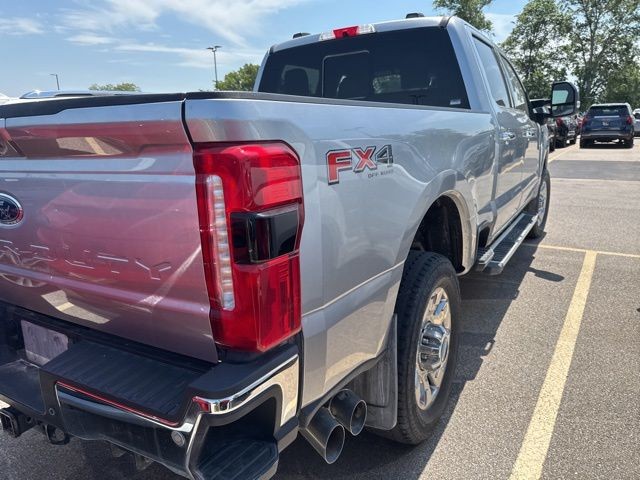 Ford Super Duty F-250 SRW Vehicle Full-screen Gallery Image 14