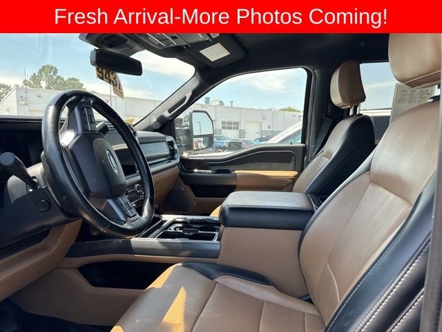 Ford Super Duty F-250 SRW Vehicle Full-screen Gallery Image 17