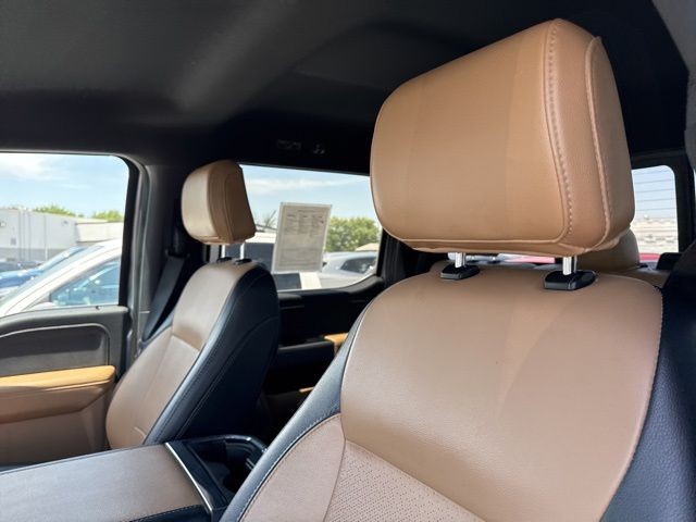 Ford Super Duty F-250 SRW Vehicle Full-screen Gallery Image 18