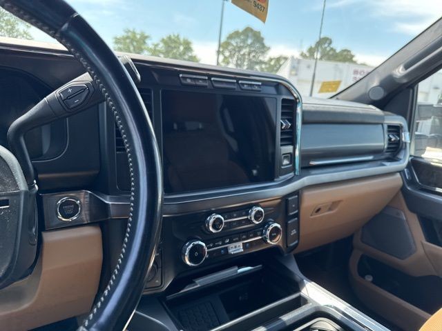 Ford Super Duty F-250 SRW Vehicle Full-screen Gallery Image 19