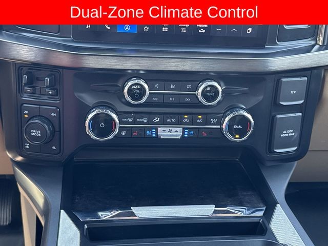 Ford Super Duty F-250 SRW Vehicle Full-screen Gallery Image 22