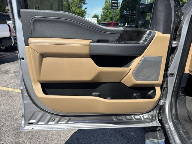 Ford Super Duty F-250 SRW Vehicle Full-screen Gallery Image 26