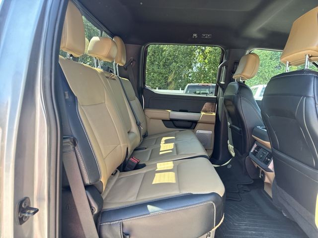 Ford Super Duty F-250 SRW Vehicle Full-screen Gallery Image 31