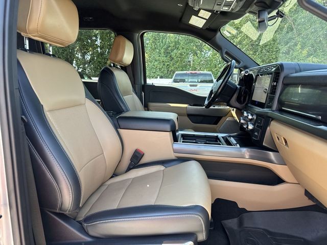 Ford Super Duty F-250 SRW Vehicle Full-screen Gallery Image 32