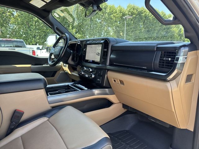 Ford Super Duty F-250 SRW Vehicle Full-screen Gallery Image 33