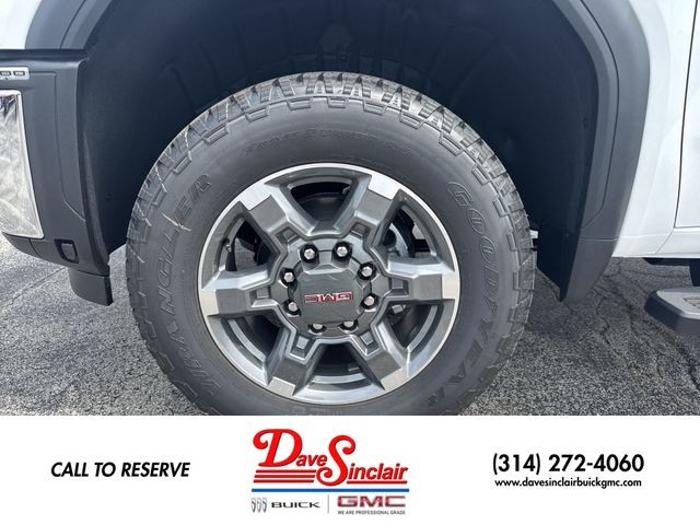 GMC Sierra 2500HD Vehicle Full-screen Gallery Image 10