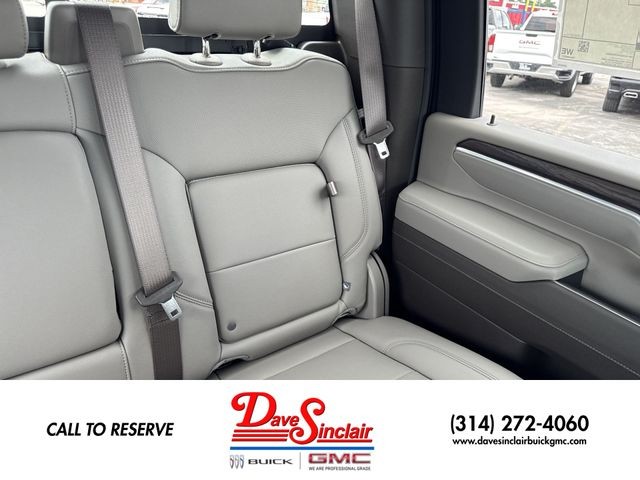 GMC Sierra 3500HD Vehicle Full-screen Gallery Image 15