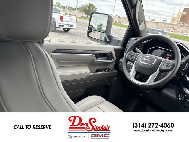 GMC Sierra 3500HD Vehicle Full-screen Gallery Image 16