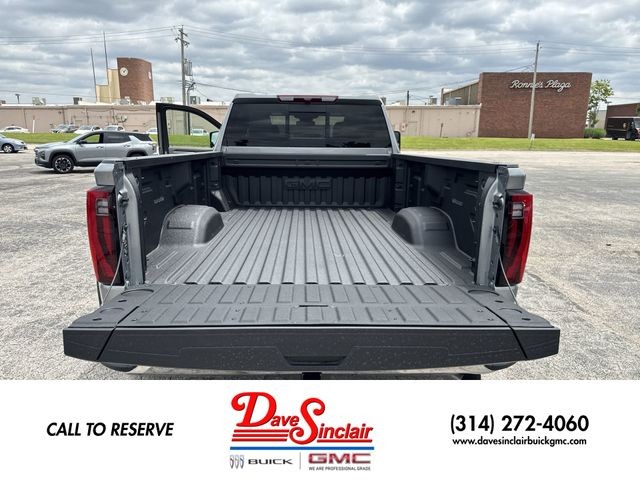 GMC Sierra 3500HD Vehicle Full-screen Gallery Image 31