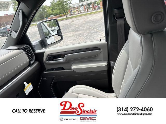 GMC Sierra 3500HD Vehicle Full-screen Gallery Image 12