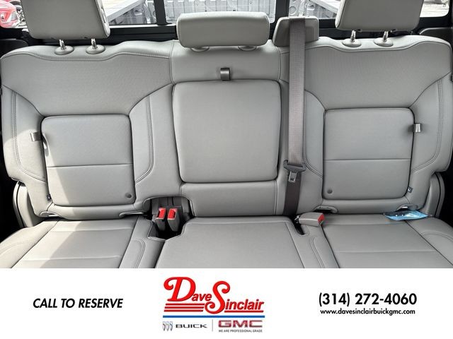 GMC Sierra 3500HD Vehicle Full-screen Gallery Image 14
