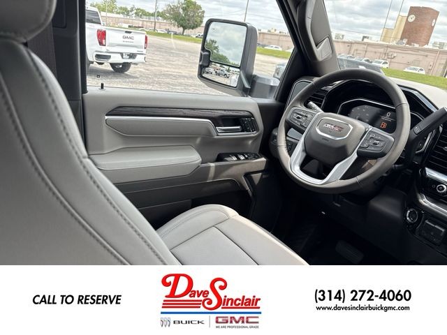 GMC Sierra 3500HD Vehicle Full-screen Gallery Image 16