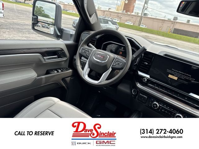 GMC Sierra 3500HD Vehicle Full-screen Gallery Image 17