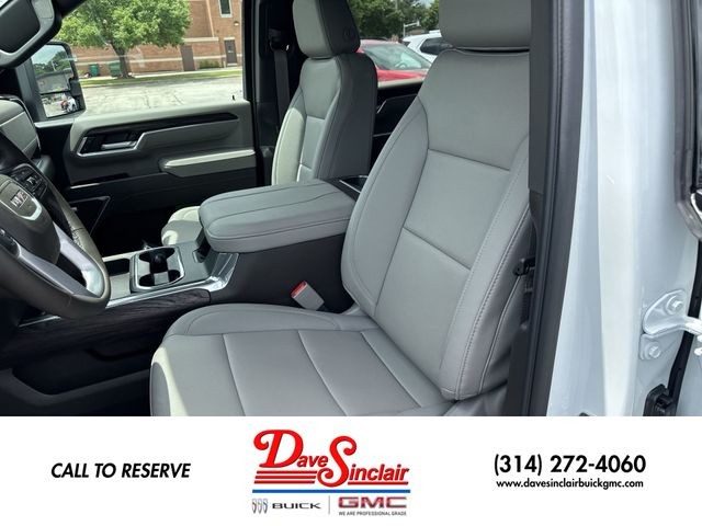 GMC Sierra 3500HD Vehicle Full-screen Gallery Image 19