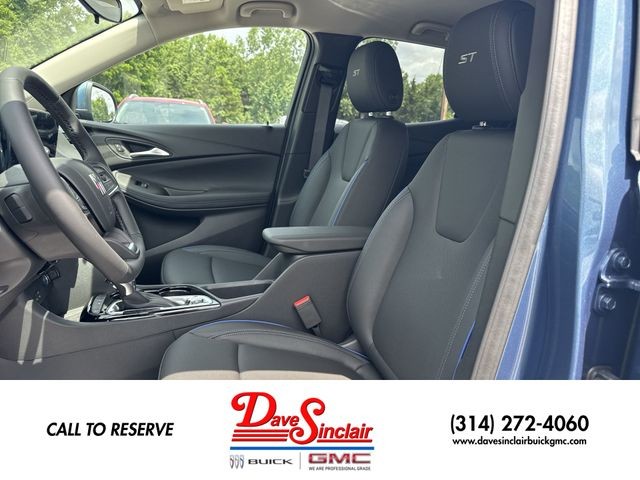 Buick Encore GX Vehicle Full-screen Gallery Image 11