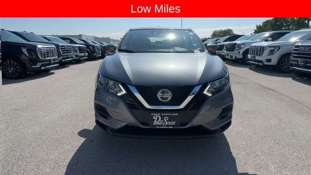 Nissan Rogue Sport Vehicle Full-screen Gallery Image 03