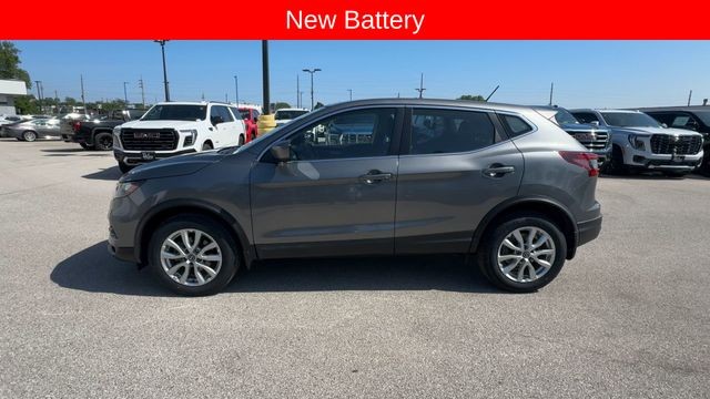 Nissan Rogue Sport Vehicle Full-screen Gallery Image 06