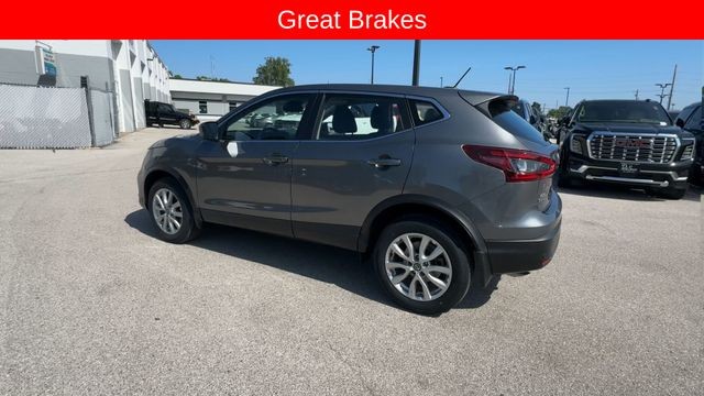 Nissan Rogue Sport Vehicle Full-screen Gallery Image 07