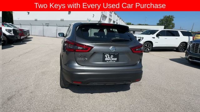 Nissan Rogue Sport Vehicle Full-screen Gallery Image 09