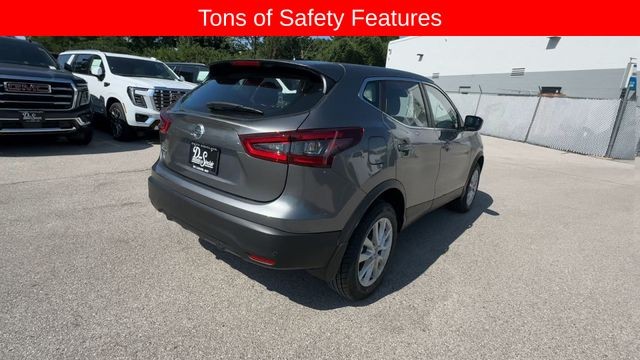 Nissan Rogue Sport Vehicle Full-screen Gallery Image 10