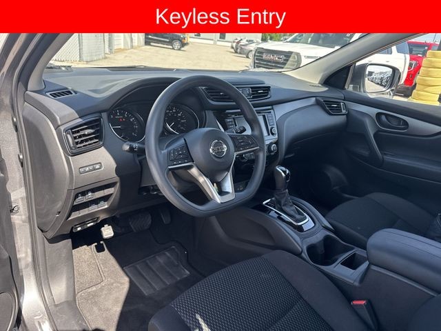 Nissan Rogue Sport Vehicle Full-screen Gallery Image 13