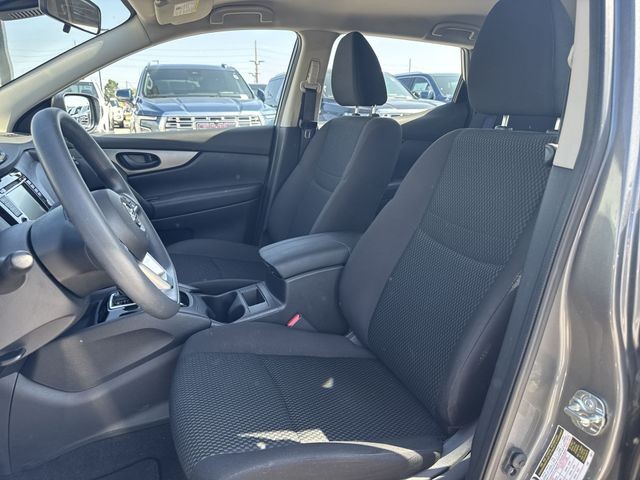 Nissan Rogue Sport Vehicle Full-screen Gallery Image 22