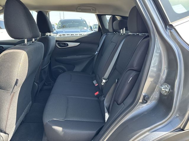 Nissan Rogue Sport Vehicle Full-screen Gallery Image 27