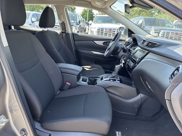 Nissan Rogue Sport Vehicle Full-screen Gallery Image 30