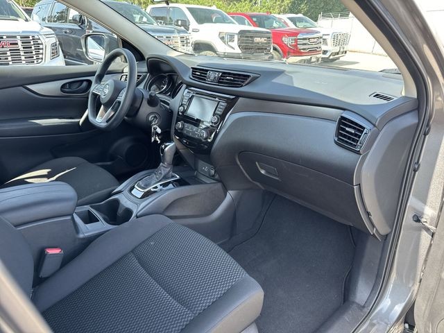 Nissan Rogue Sport Vehicle Full-screen Gallery Image 31