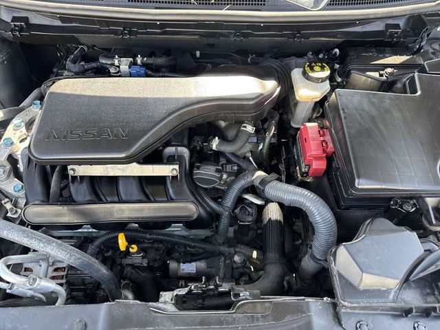 Nissan Rogue Sport Vehicle Full-screen Gallery Image 32