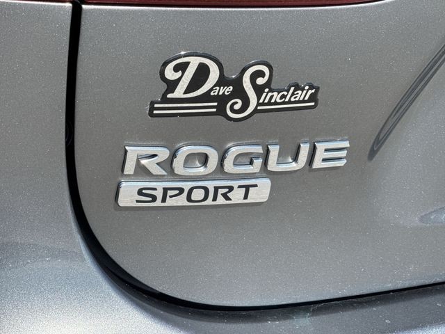 Nissan Rogue Sport Vehicle Full-screen Gallery Image 34