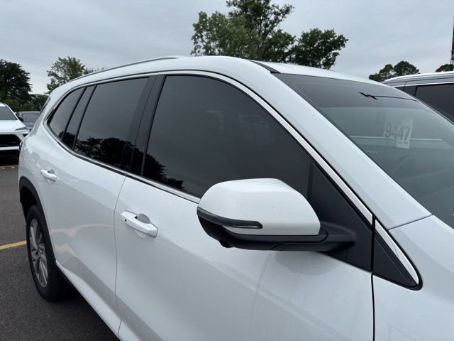Buick Enclave Vehicle Full-screen Gallery Image 07