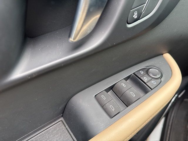 Buick Enclave Vehicle Full-screen Gallery Image 14