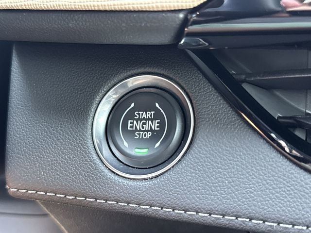 Buick Enclave Vehicle Full-screen Gallery Image 21