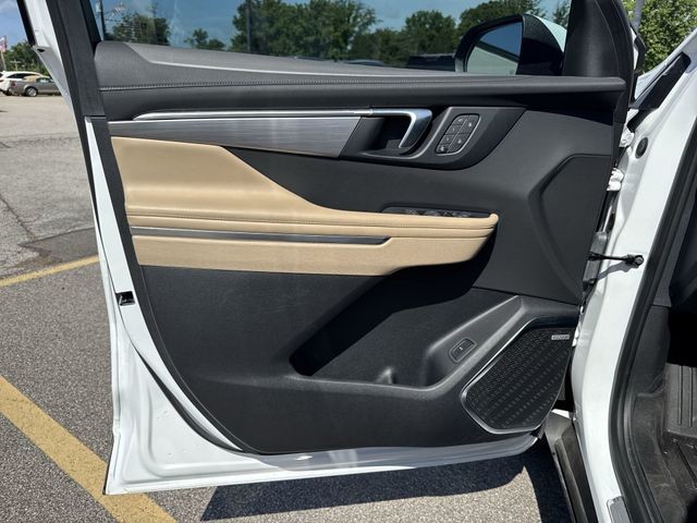 Buick Enclave Vehicle Full-screen Gallery Image 26