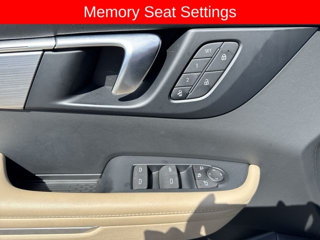Buick Enclave Vehicle Full-screen Gallery Image 27