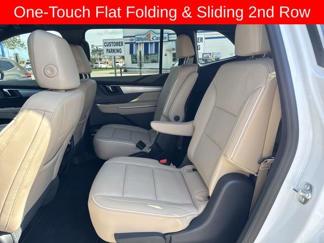 Buick Enclave Vehicle Full-screen Gallery Image 29