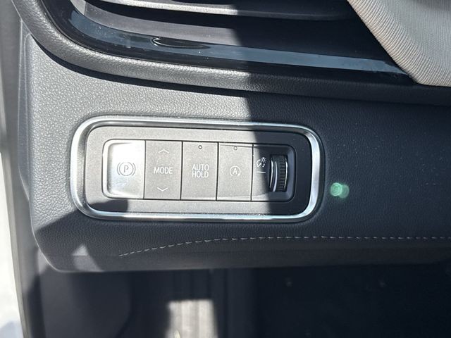 Buick Enclave Vehicle Full-screen Gallery Image 39
