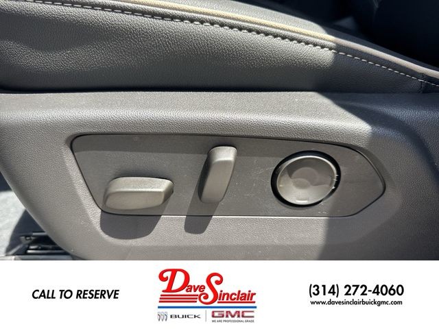 GMC Yukon XL Vehicle Full-screen Gallery Image 12