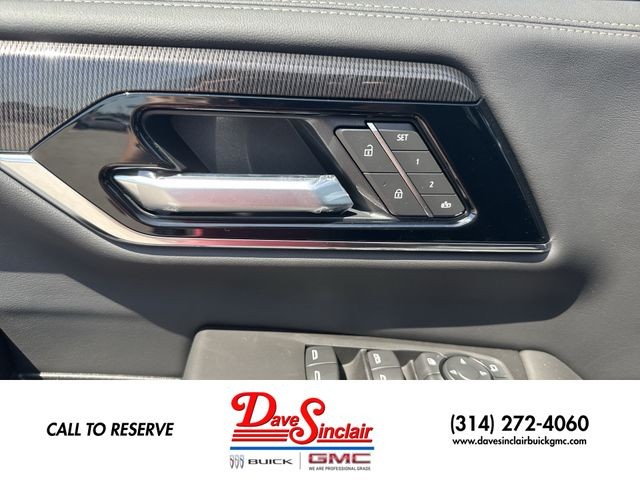 GMC Yukon XL Vehicle Full-screen Gallery Image 13