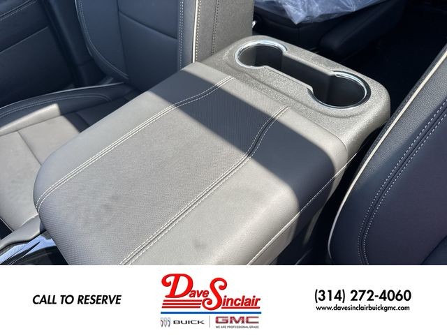 GMC Yukon XL Vehicle Full-screen Gallery Image 21