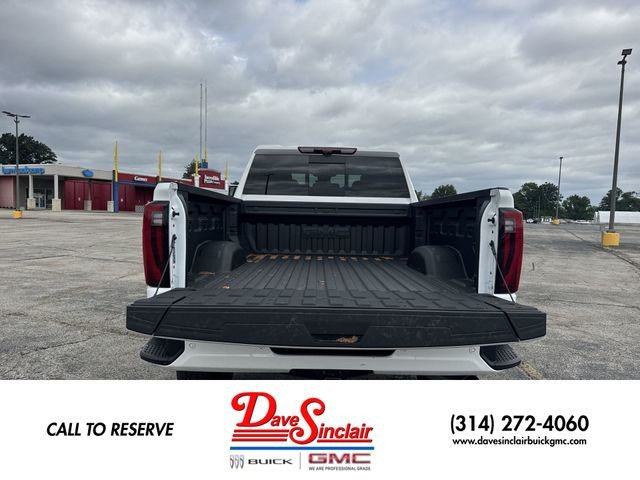 GMC Sierra 3500HD Vehicle Full-screen Gallery Image 24