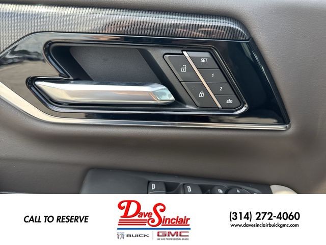 GMC Yukon Vehicle Full-screen Gallery Image 13