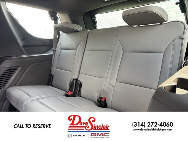 GMC Yukon Vehicle Full-screen Gallery Image 23