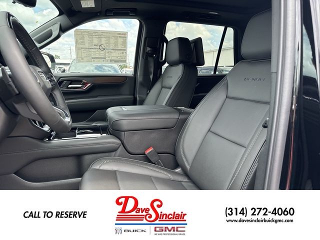 GMC Yukon Vehicle Full-screen Gallery Image 11