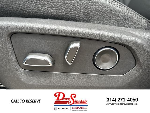 GMC Yukon Vehicle Full-screen Gallery Image 12
