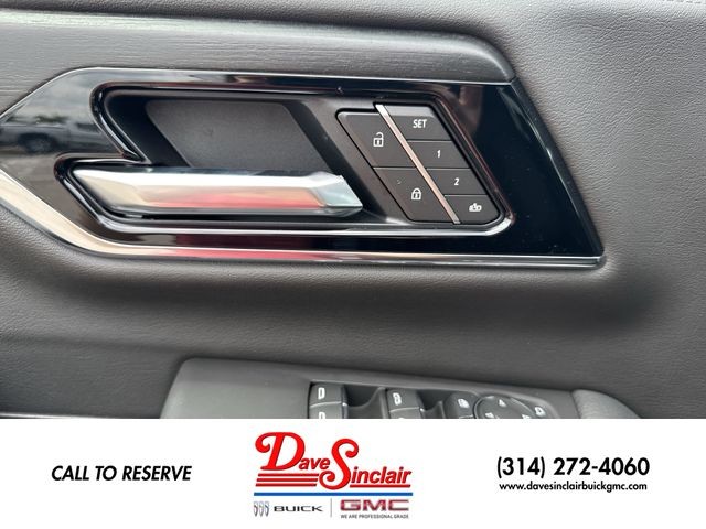 GMC Yukon Vehicle Full-screen Gallery Image 13